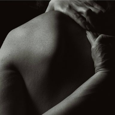 Scissors Position: How to Scissor Comfortably and Feel More Connected - Blog cover